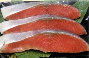 養殖天然鮭サーモン安全性危険性ノルウェーチリ