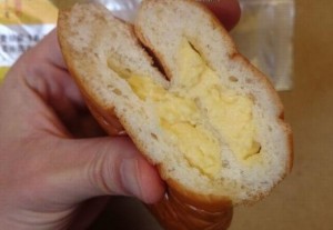 生乳仕立てカスタードクリームパン2