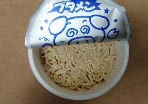 ブタメン「タンしお味」2