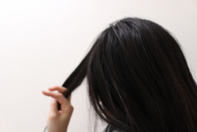切りすぎた前髪のごまかし方・対処法はこの3つ！伸びる長さは月1cm？早く伸ばす方法は？